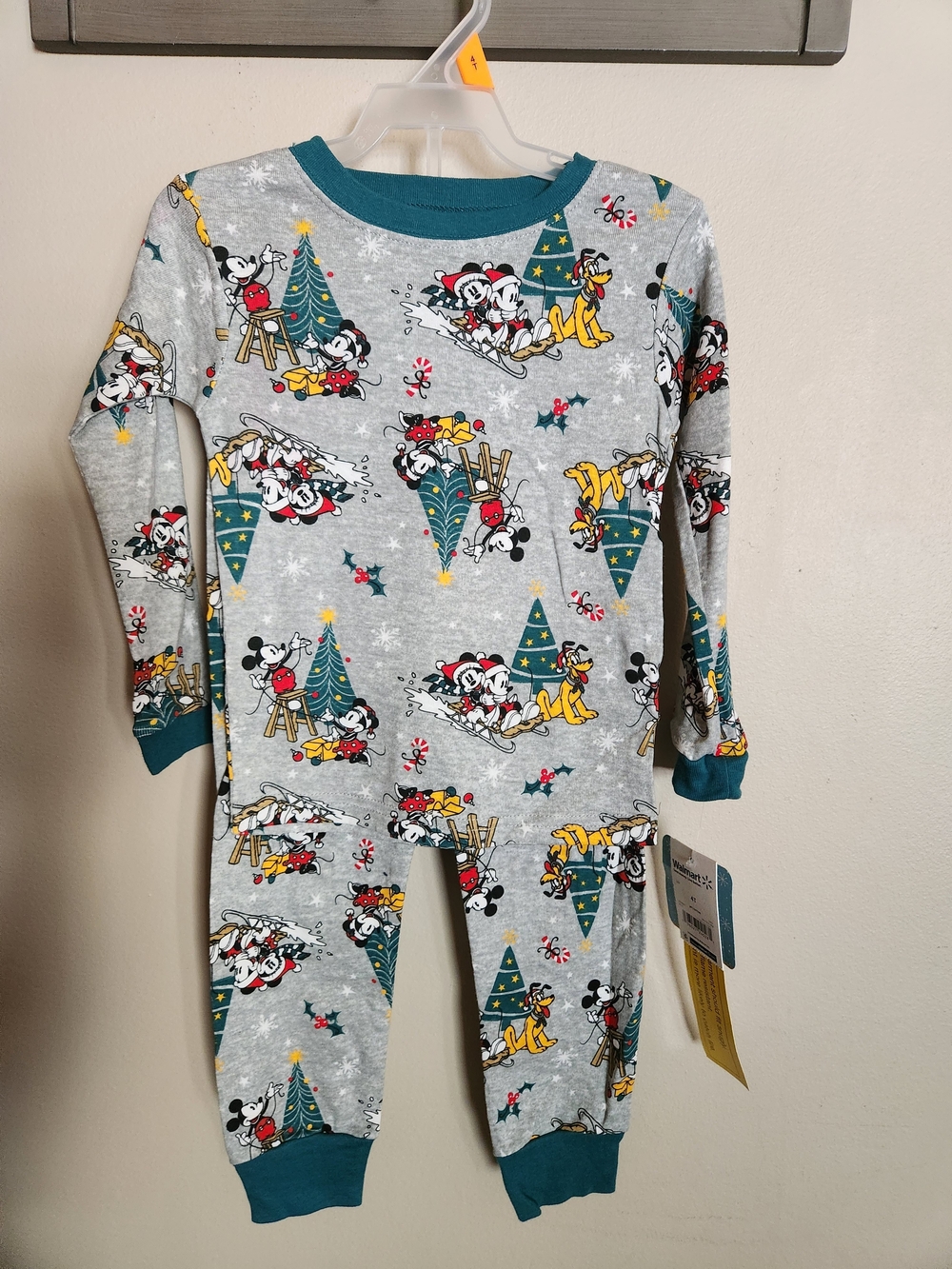 Disney Kids Gray Mickey & Friends Holiday Pajama Set Size 4T